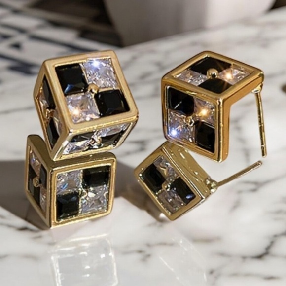 Stylish Checkered Women’s Rhinestone Cube Stud Earrings - Picture 1 of 8